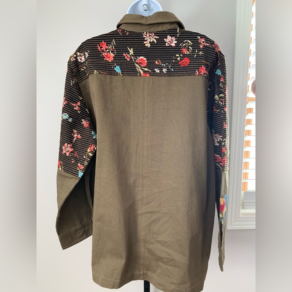 Tru Luxe Jeans Multicolor Embroidered Utility Jacket - Picture 3 of 16